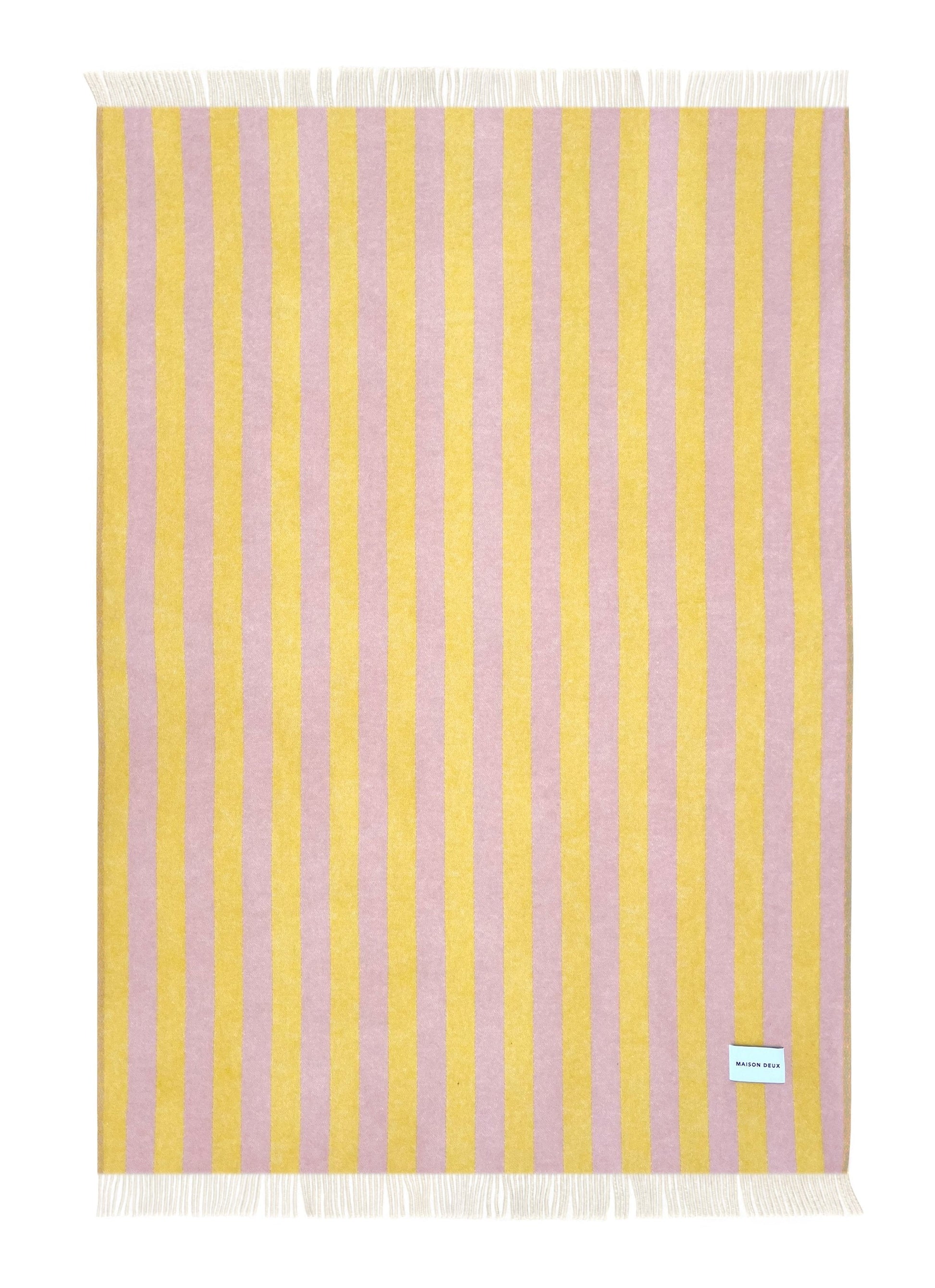 Candy wrap Ullpledd Yellow pink, en del av kategorien Pledd - At Home Interiør