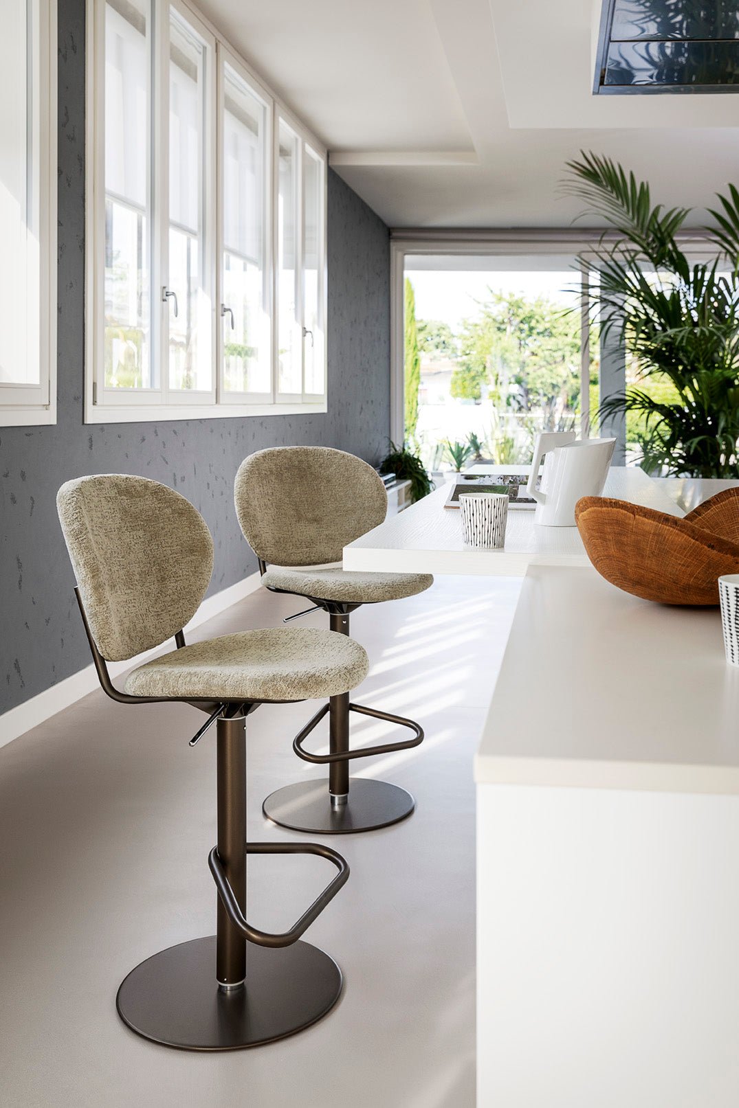 Ines barstol med gaslift, en del av kategorien barkrakker - At Home Interiør