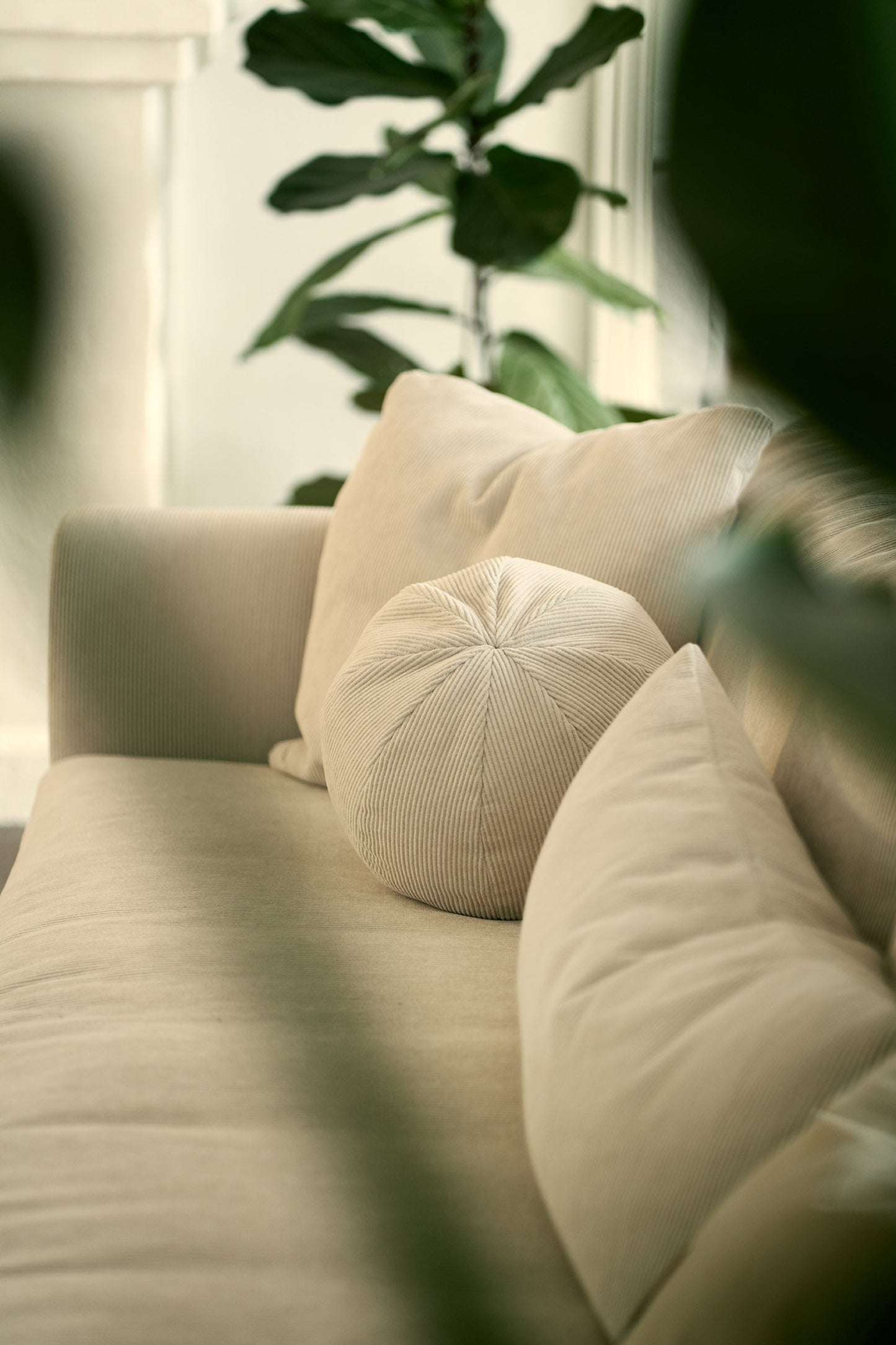 Lill 4 - seter sofa, LCV Kord natur, en del av kategorien 4 - seter - At Home Interiør