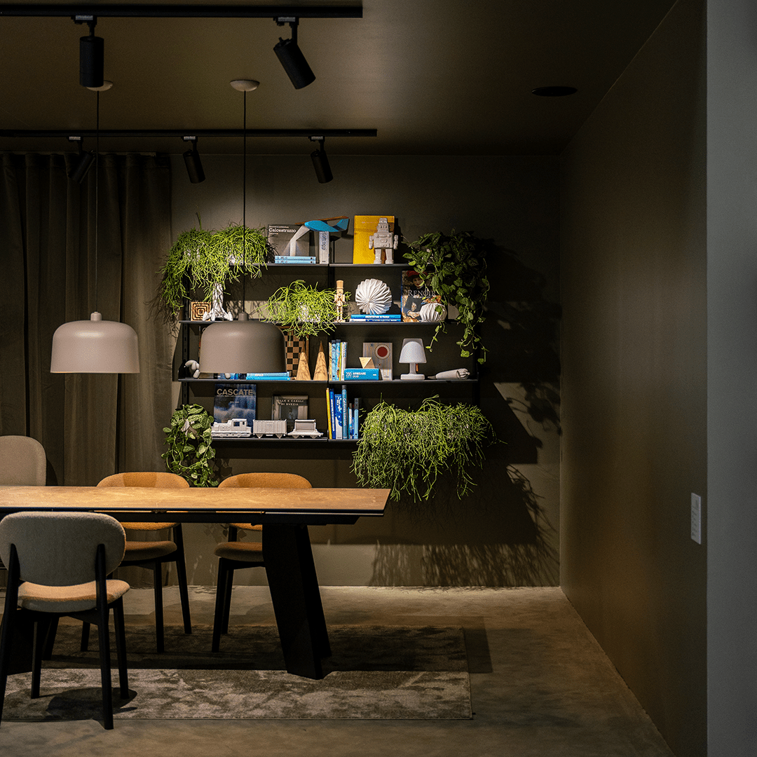 Shelfy C6 sort eller hvit, en del av kategorien Spisestuestol - At Home Interiør