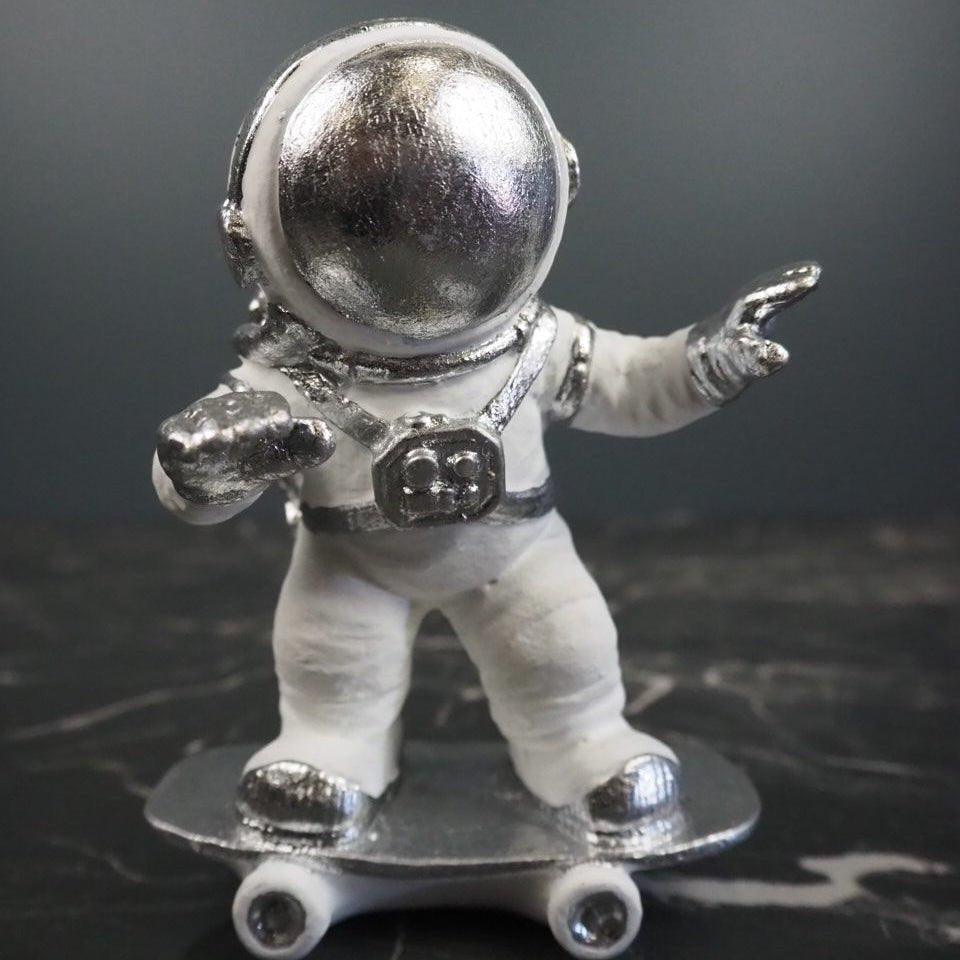 Astronaut på skateboard hvit, en del av kategorien Julepynt - At Home Interiør