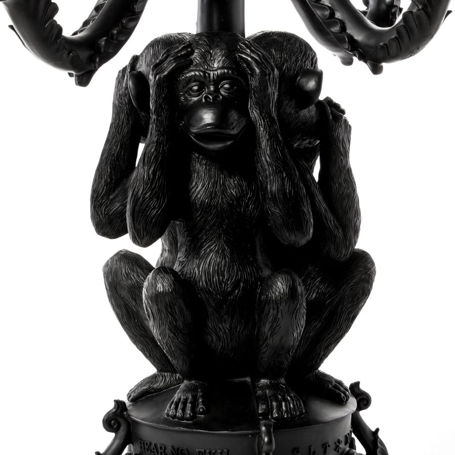 BURLESQUE - THE NO EVIL MONKEYS" CHANDELIER h. Cm.60 - BLACK, en del av kategorien Lysestake - At Home Interiør