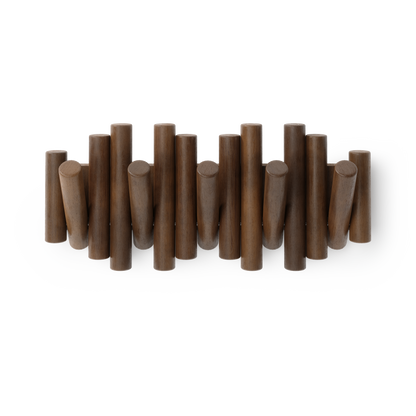 Picket knaggrekke walnut– funksjonelt design som også er veggkunst