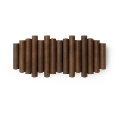 Picket knaggrekke walnut– funksjonelt design som også er veggkunst