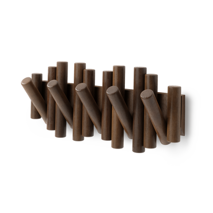 Picket knaggrekke walnut– funksjonelt design som også er veggkunst