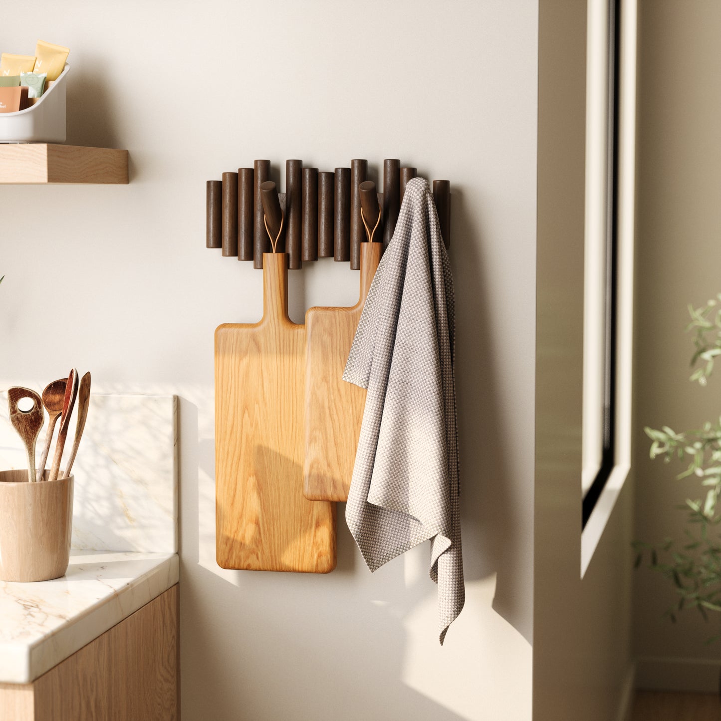 Picket knaggrekke walnut– funksjonelt design som også er veggkunst