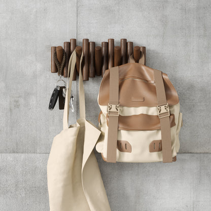 Picket knaggrekke walnut– funksjonelt design som også er veggkunst