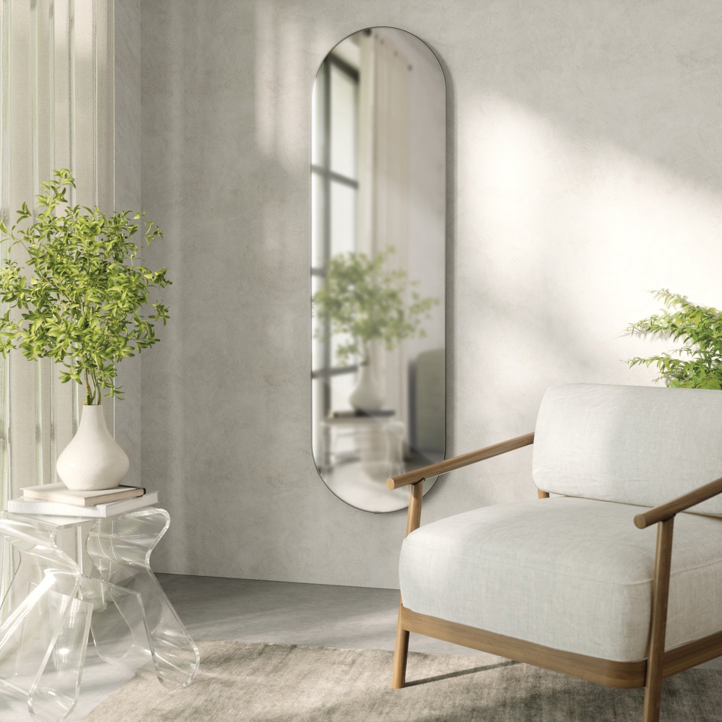 Helfigursspeil i moderne design montert på vegg.