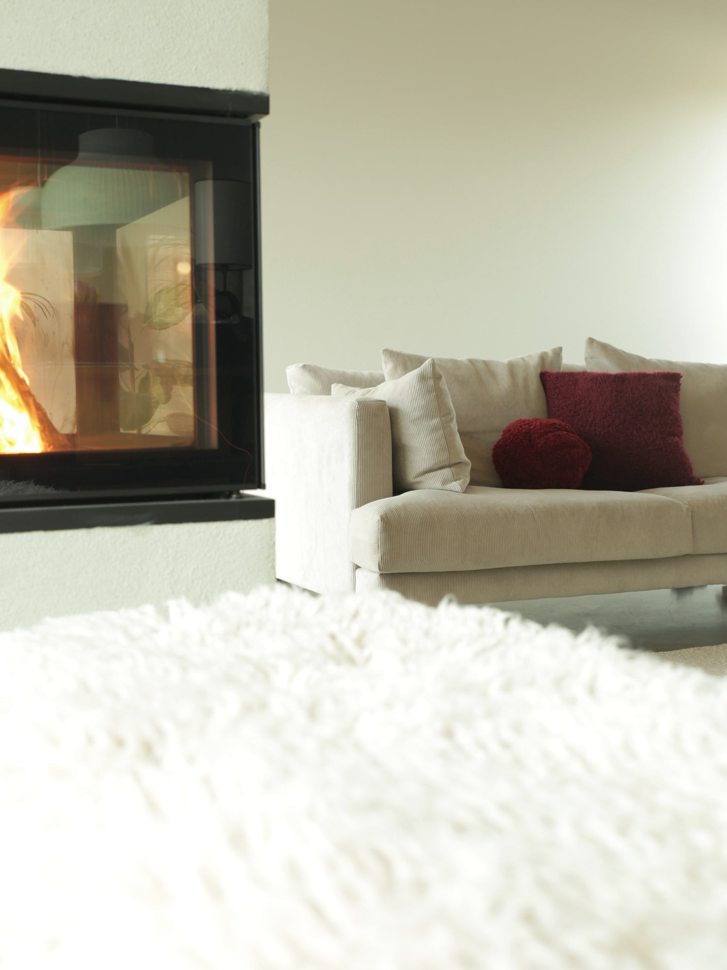 Ball Ornament Pute burgunder fluff