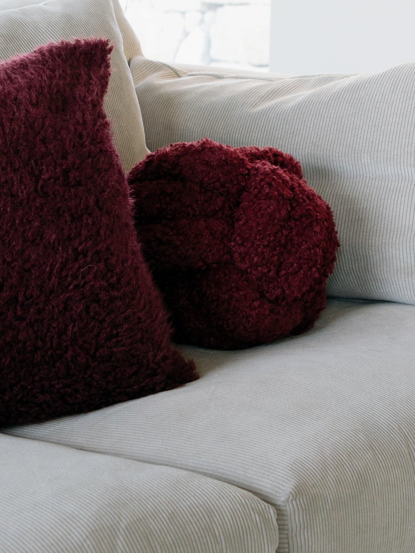 Ball Ornament Pute burgunder fluff