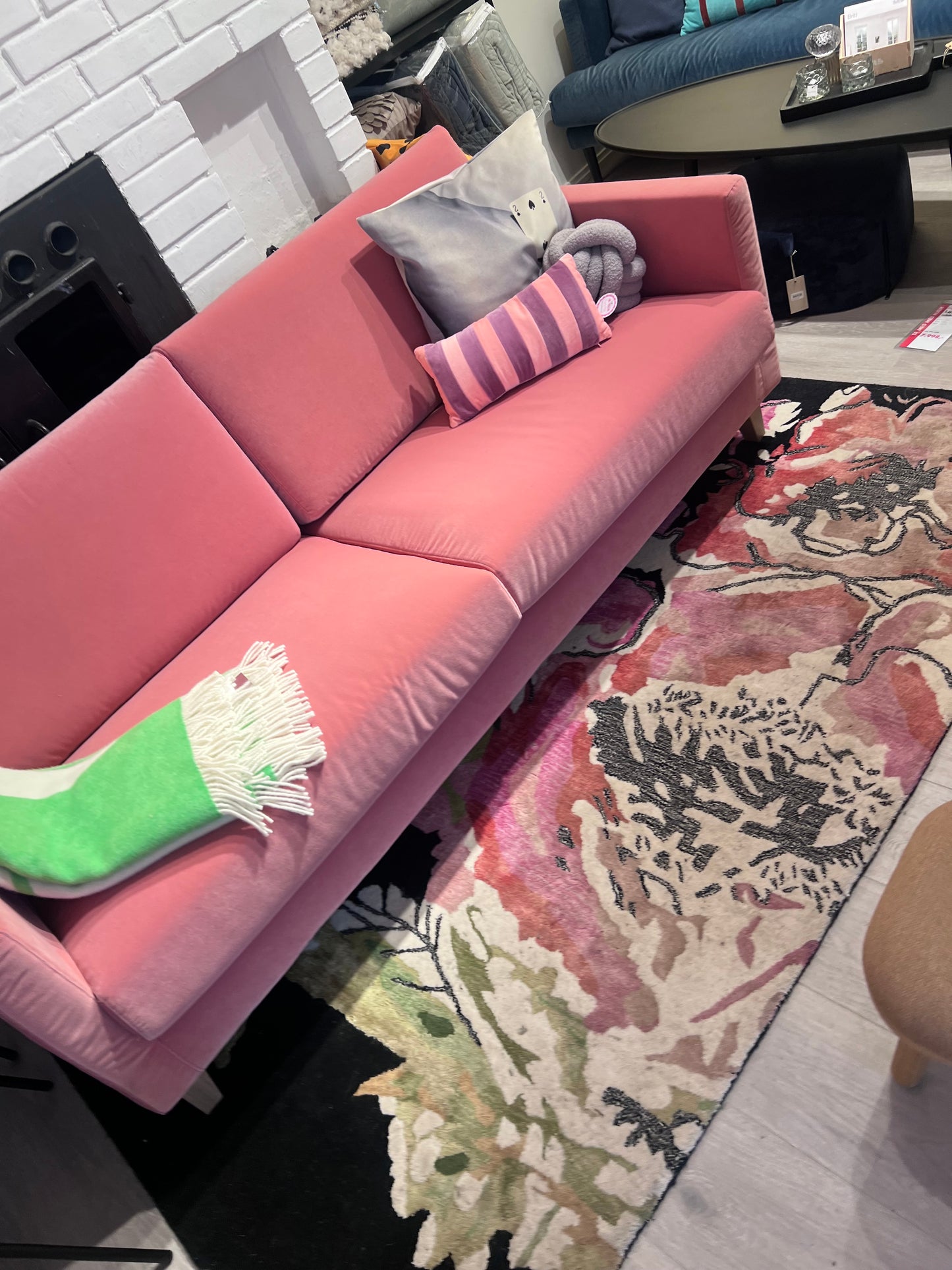 Impulse 2,5-seter sofa Rosa velur, demomodell
