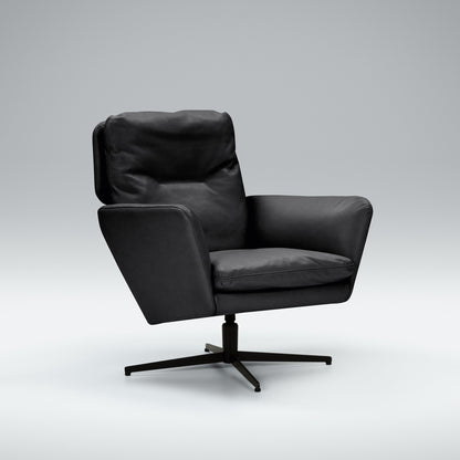 Amy lenestol med dreiefot – komfortabel og nett loungestol i valgfritt skinn