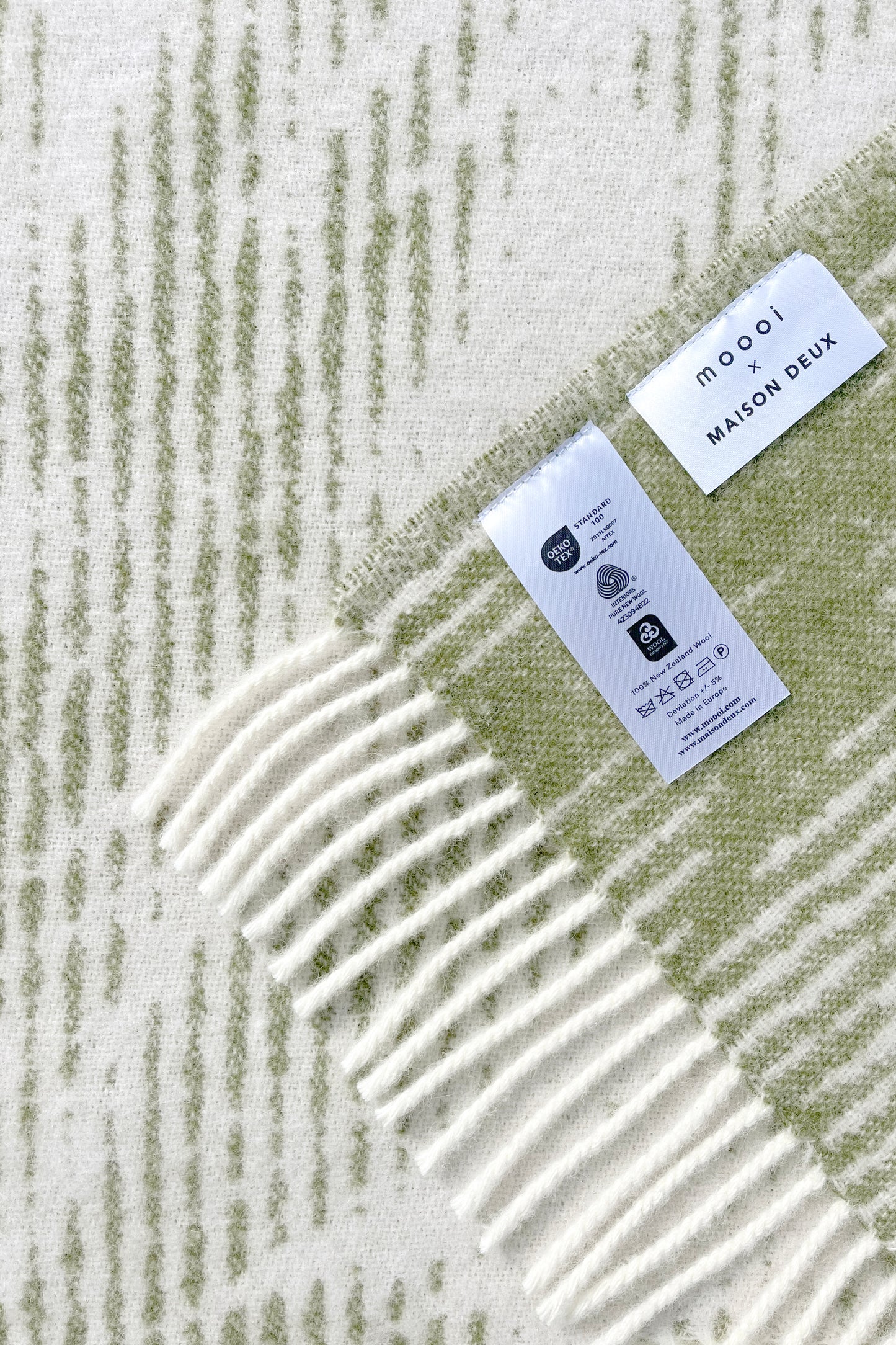 Moooi Blushing Sloth Olive cream Ullpledd