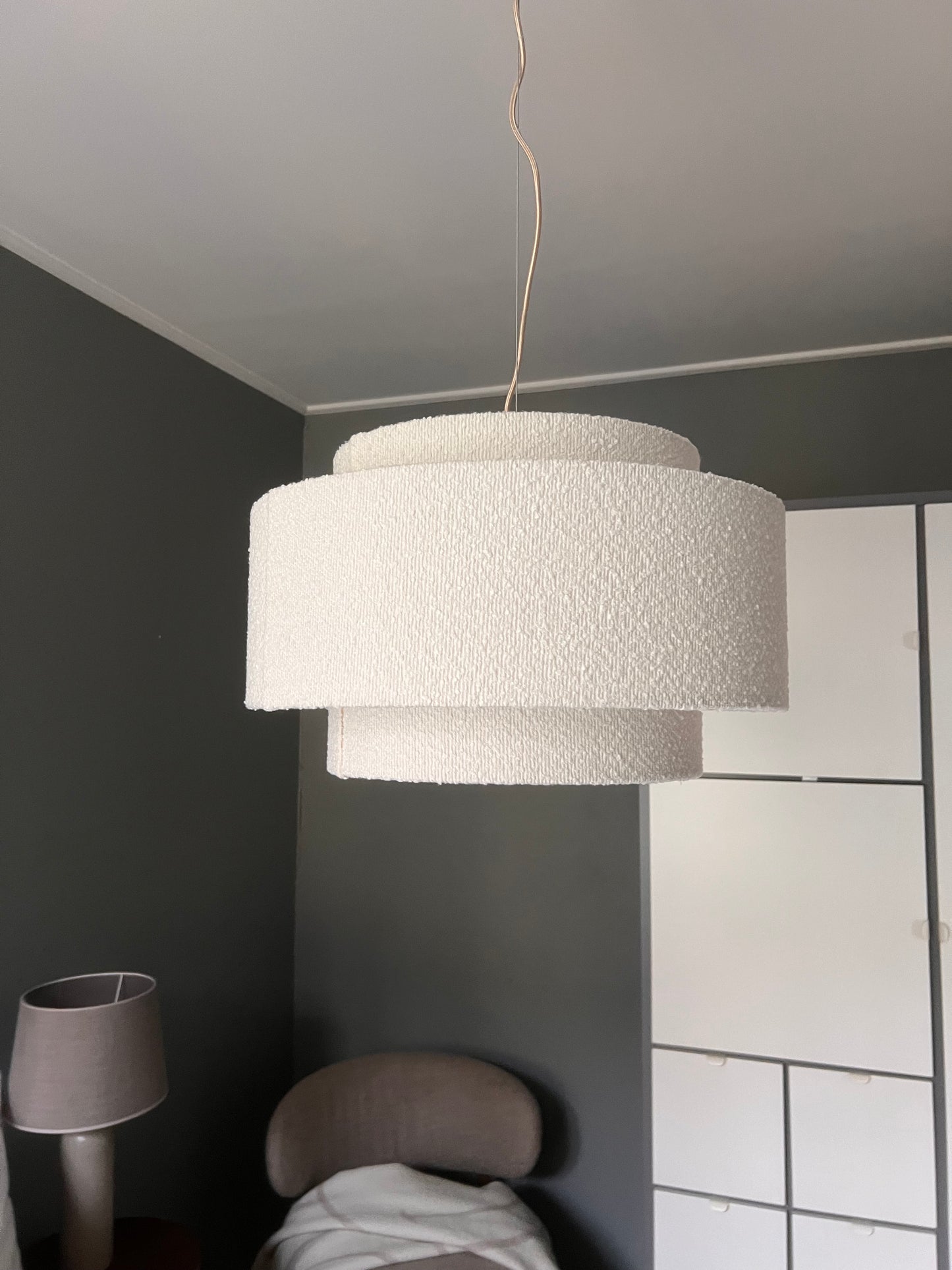 Noah pendellampe i hvit bouclé – 50 og 70 cm