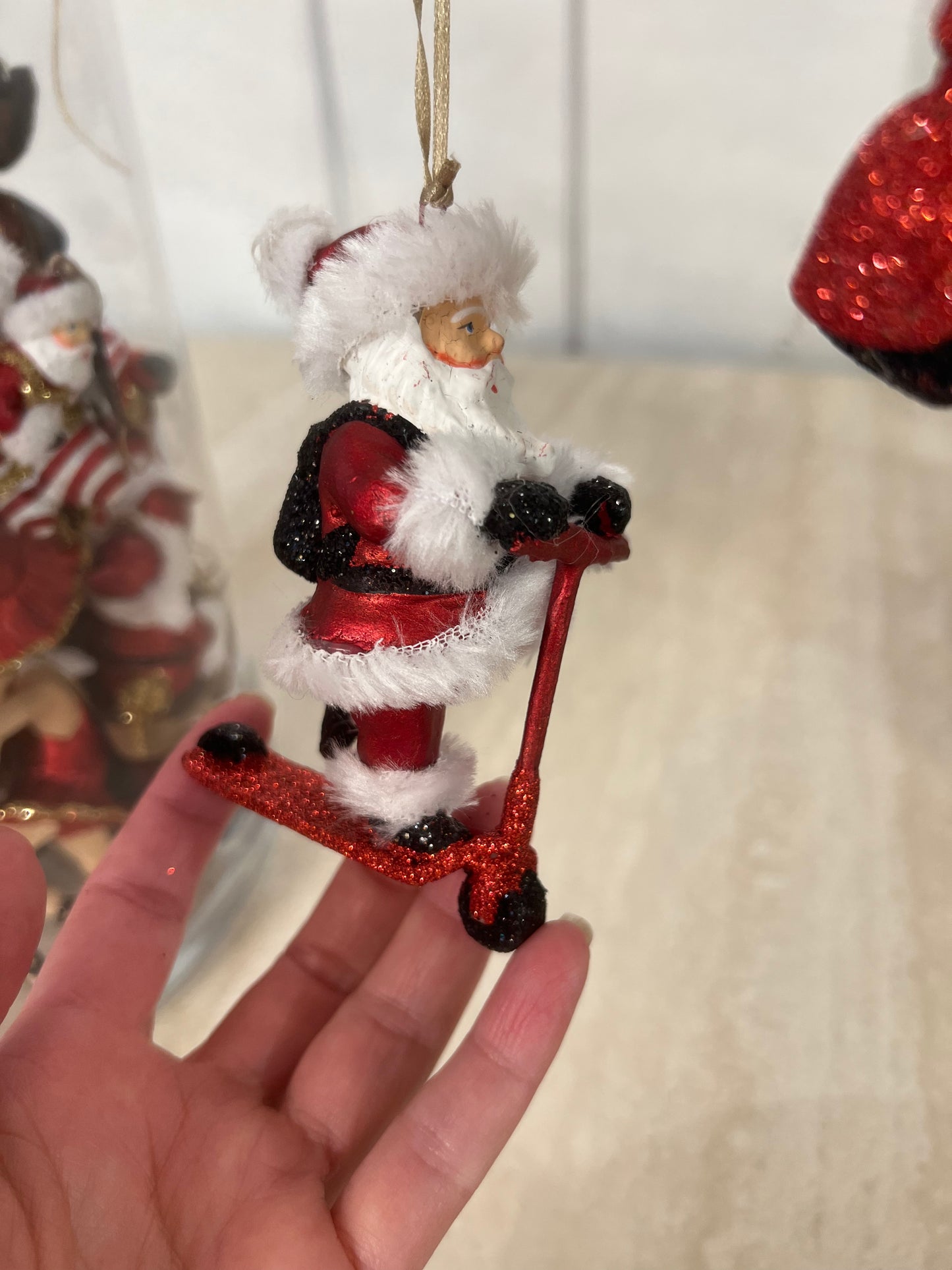 Suser av gårde, Juletrepynt