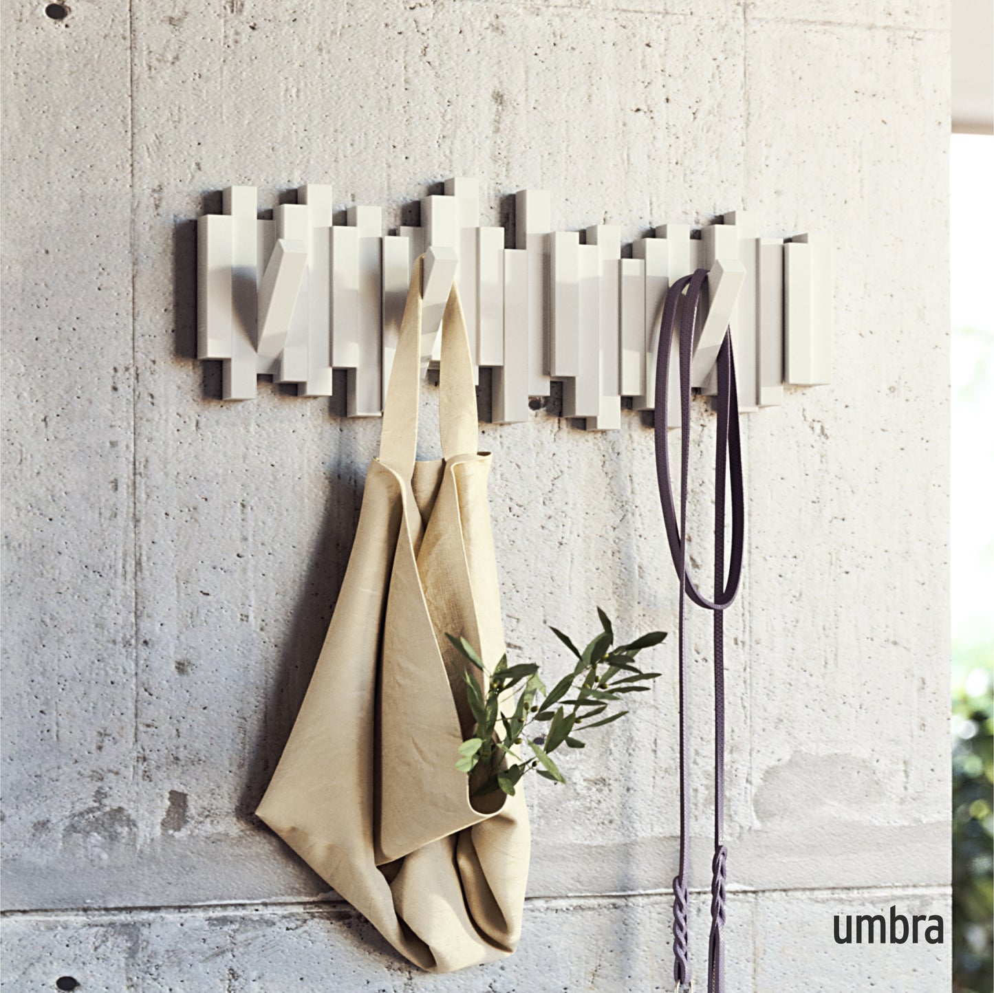 Umbra Sticks Multi Hook i moderne, skulpturelt design med skjulte kroker.
