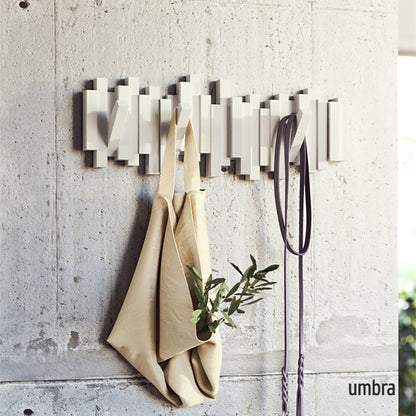 Umbra Sticks Multi Hook i moderne, skulpturelt design med skjulte kroker.