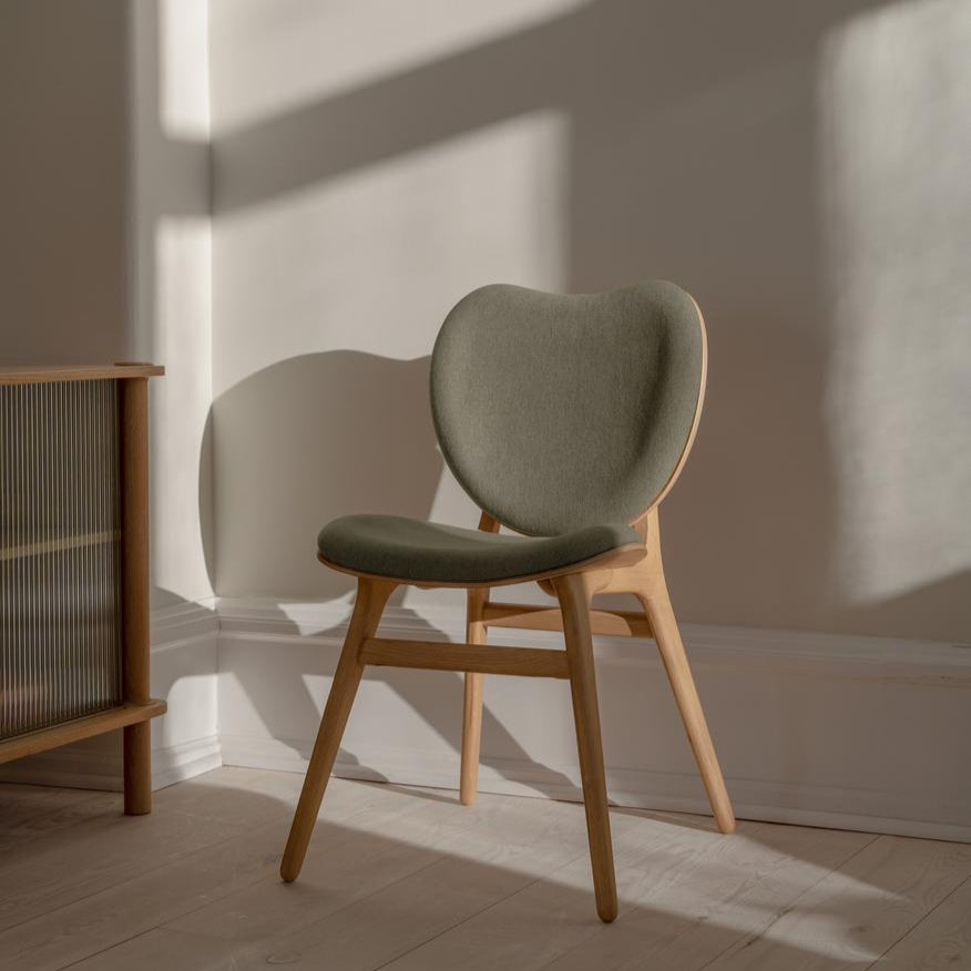 A Conversation Piece, spisestol