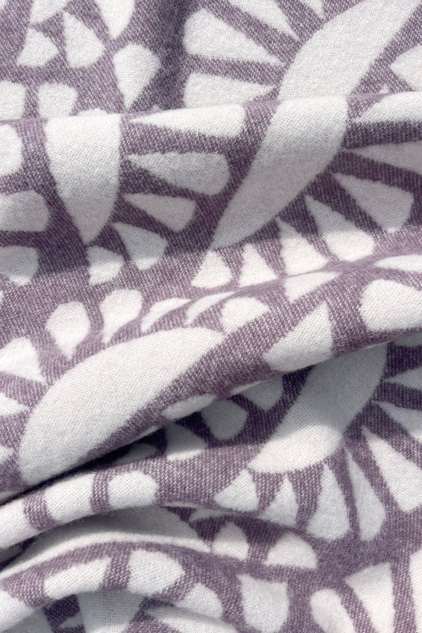 Moooi Woodblock Beetle Ullpledd Plum cream