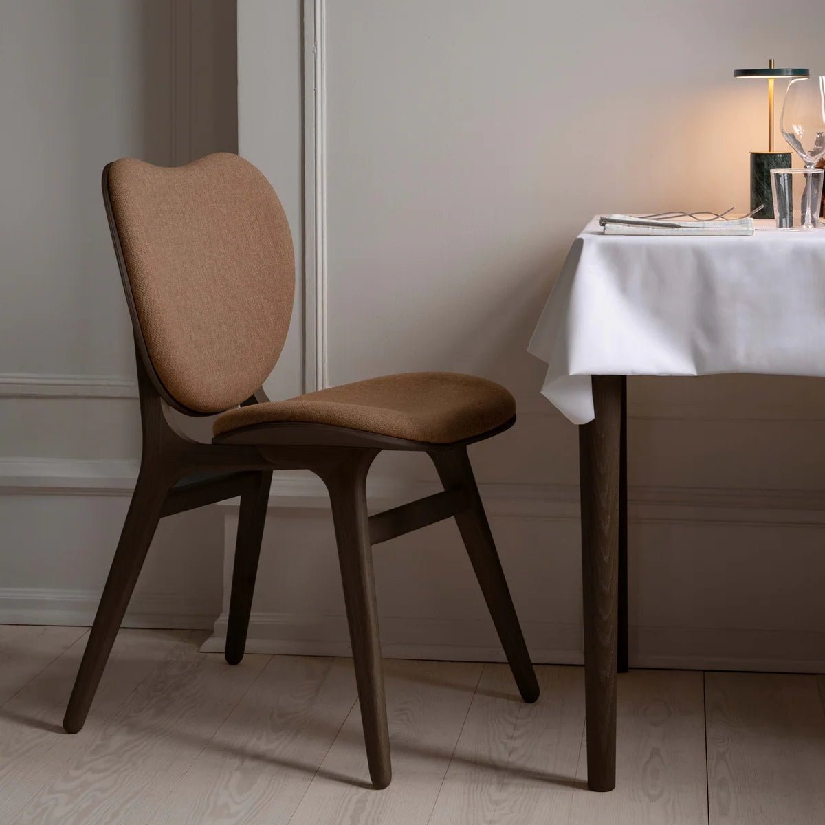 A Conversation Piece, spisestol, en del av kategorien Lenestol - At Home Interiør