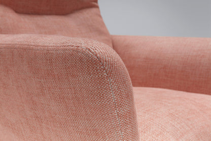 Amy lenestol med dreiefot – komfortabel og nett loungestol i valgfritt tekstil, en del av kategorien Lenestol - At Home Interiør