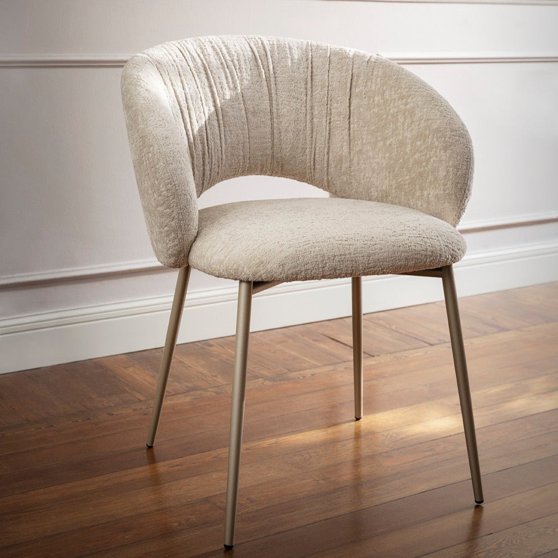 Anime spisestuestol med metallben, en del av kategorien spisestuestol - At Home Interiør