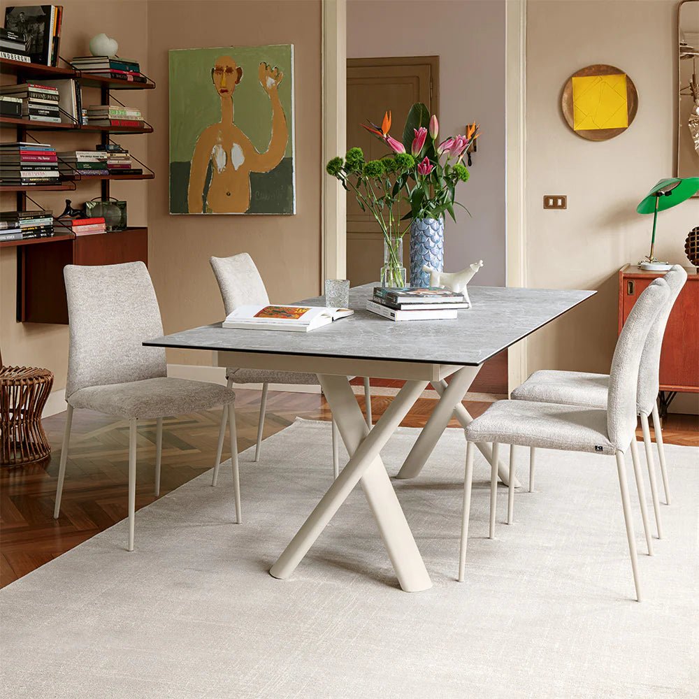 Atlas spisestuestol, avtagbart tekstil og flexrygg, en del av kategorien spisestuestol - At Home Interiør