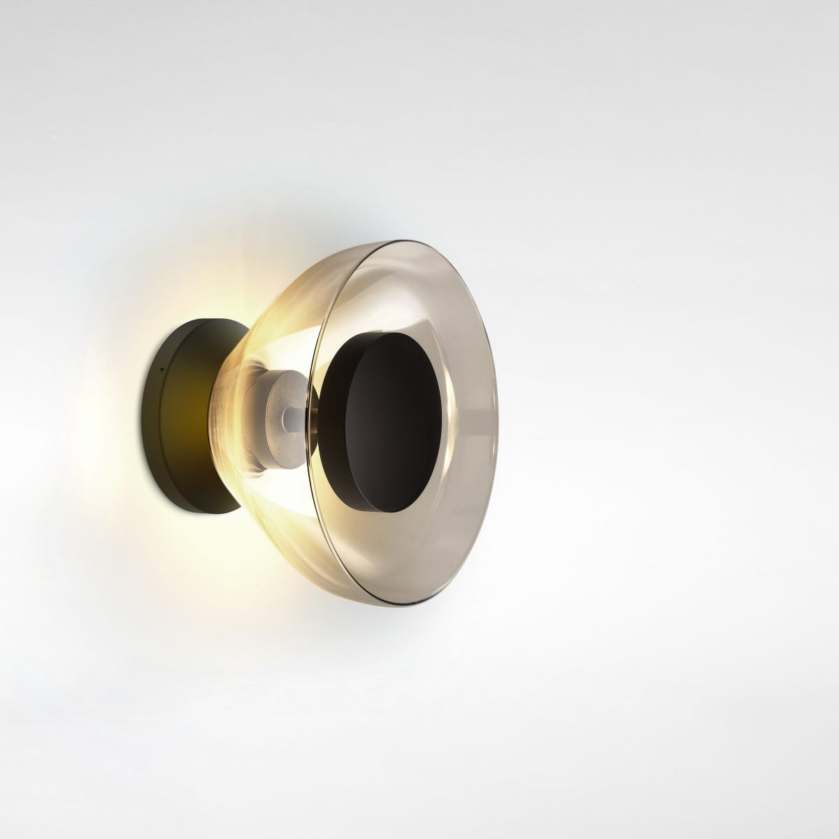 Aura vegglampe – moderne design & stemningsfull belysning, en del av kategorien Vegglampe - At Home Interiør