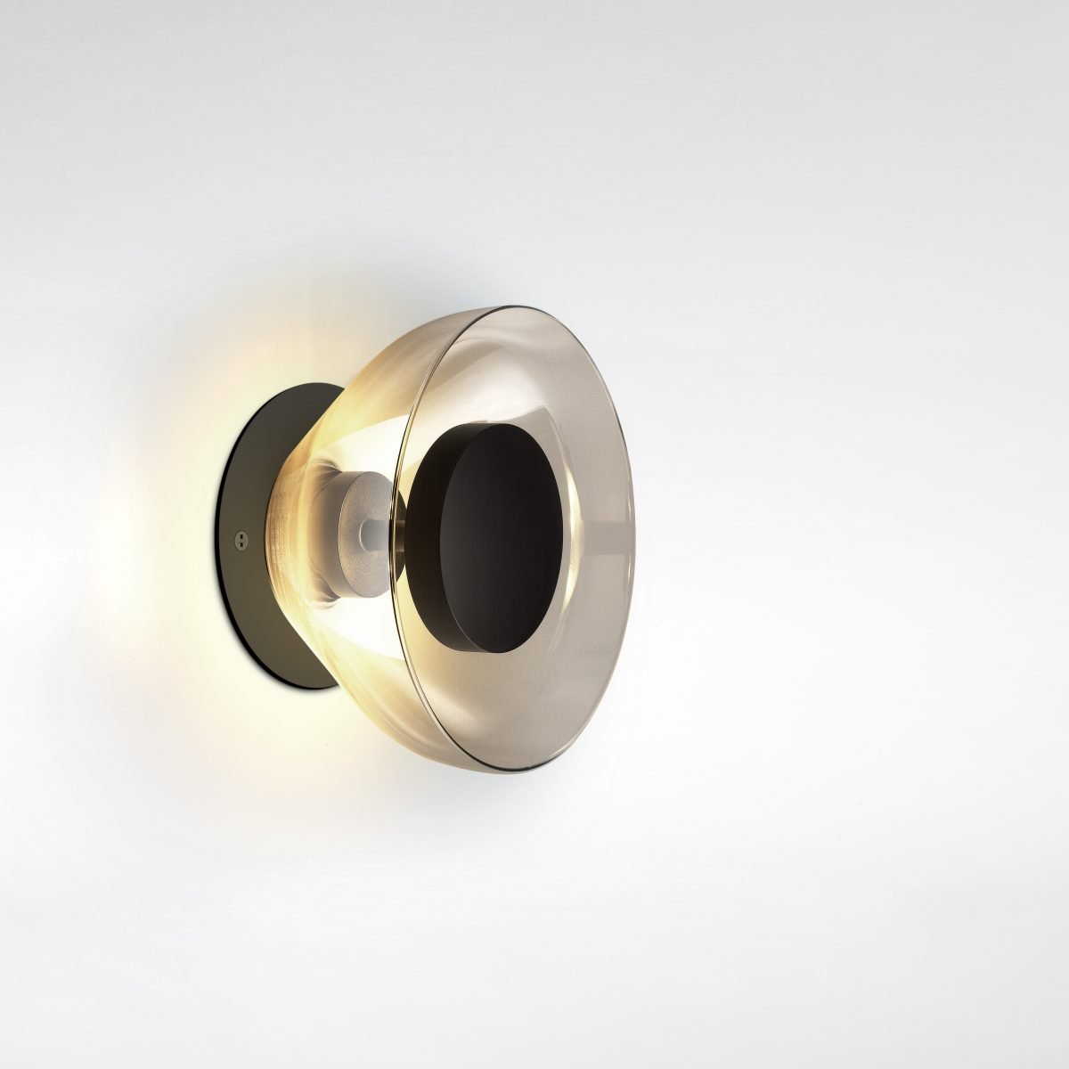 Aura vegglampe – moderne design & stemningsfull belysning, en del av kategorien Vegglampe - At Home Interiør