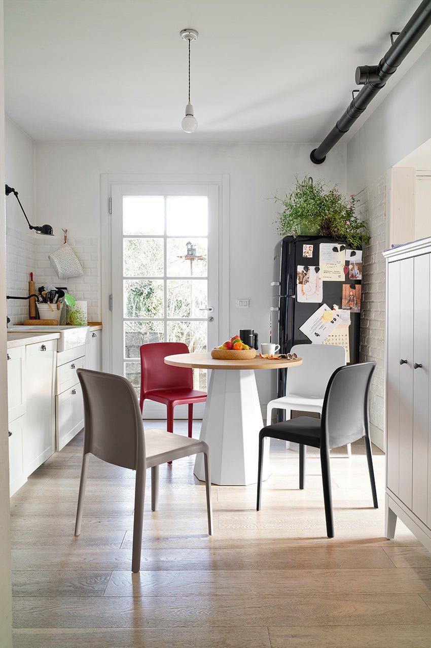 Bayo spisestol – lett, solid og perfekt ute som inne i moderne spisestue – møbelfaghandel i Oslo