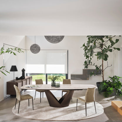 Calla spisebord med utrekk i begge ender. Nyhet, en del av kategorien Spisebord - At Home Interiør