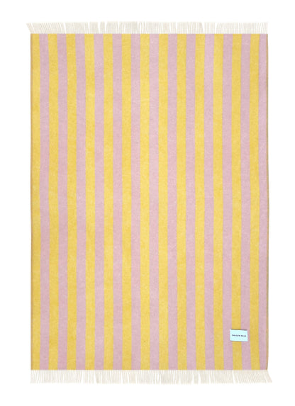 Candy wrap Ullpledd Yellow pink, en del av kategorien Pledd - At Home Interiør
