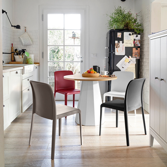 Bayo spisestol  – lett, solid og perfekt ute som inne