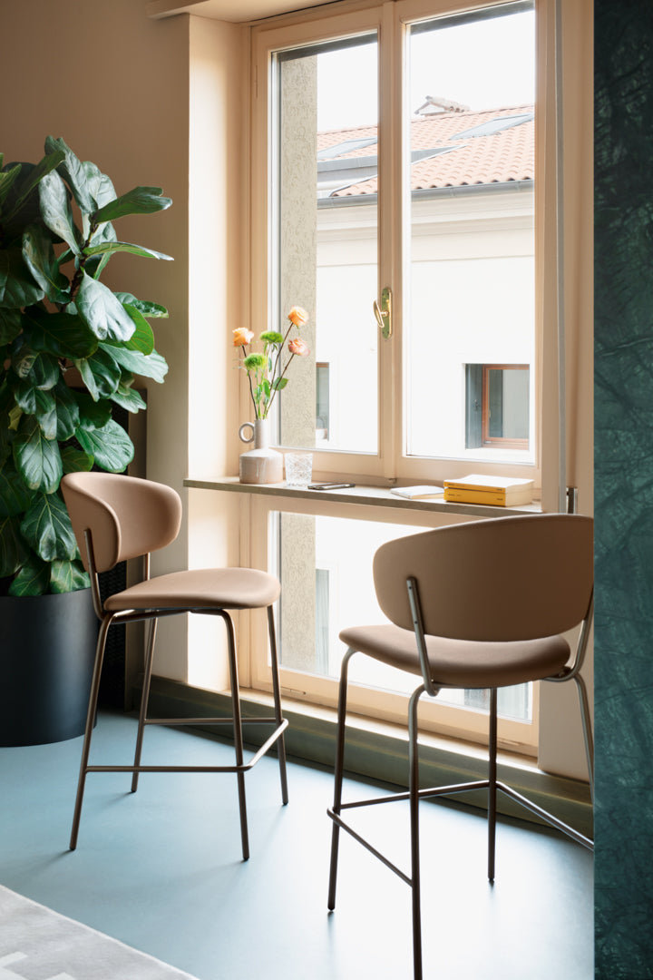 Desy Barkrakker med metallben til moderne kjøkken – @HOME Oslo