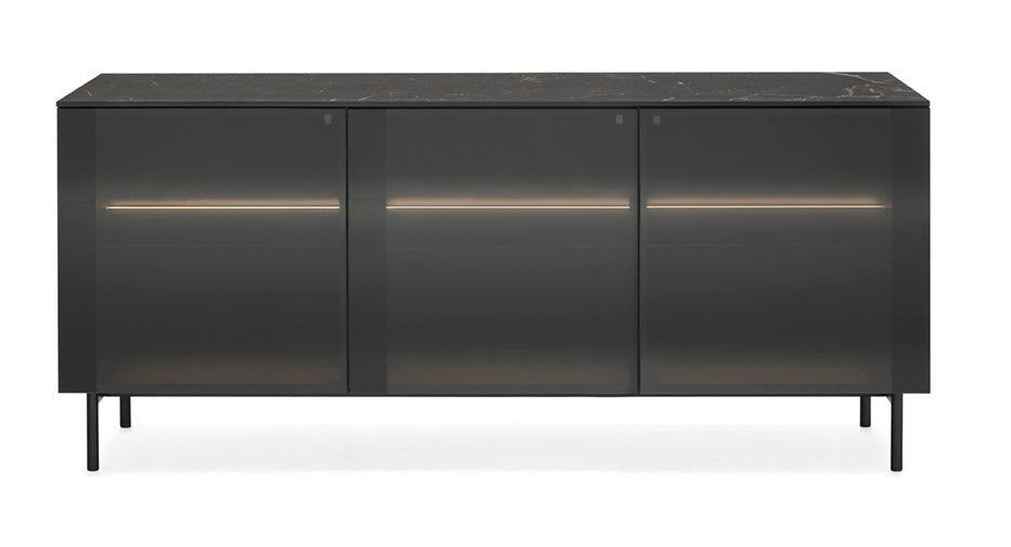 Crystal Skjenk, med glass dører smoke/ Bronze 2 størrelser i stilrent rommiljø – @HOME Interiør Oslo