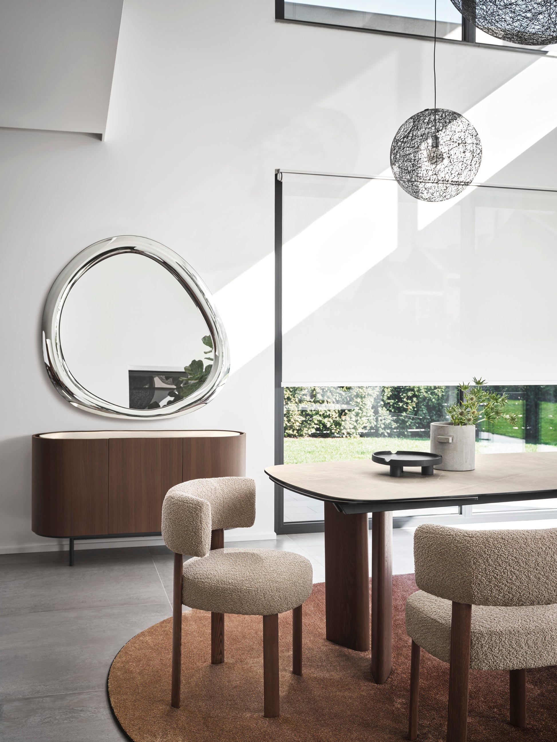 Asymmetrisk veggspeil fra Calligaris i italiensk design