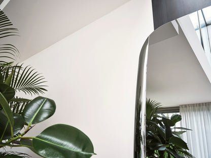 Italiensk designet speil med flatt og buet glass fra Calligaris