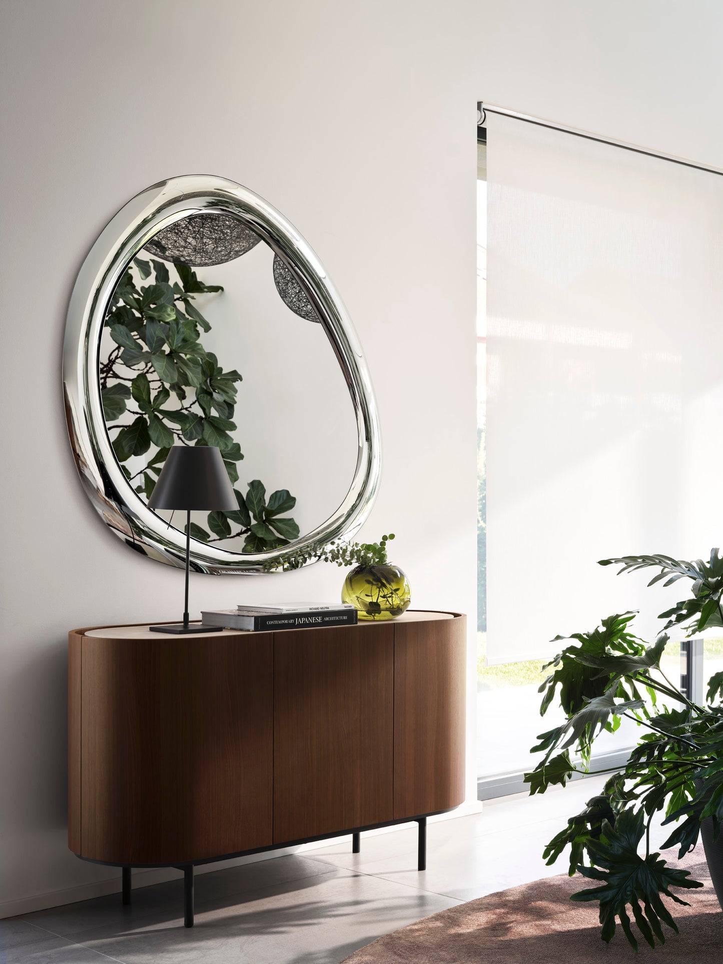 Calligaris Aura speil med elegant ramme og refleksjoner