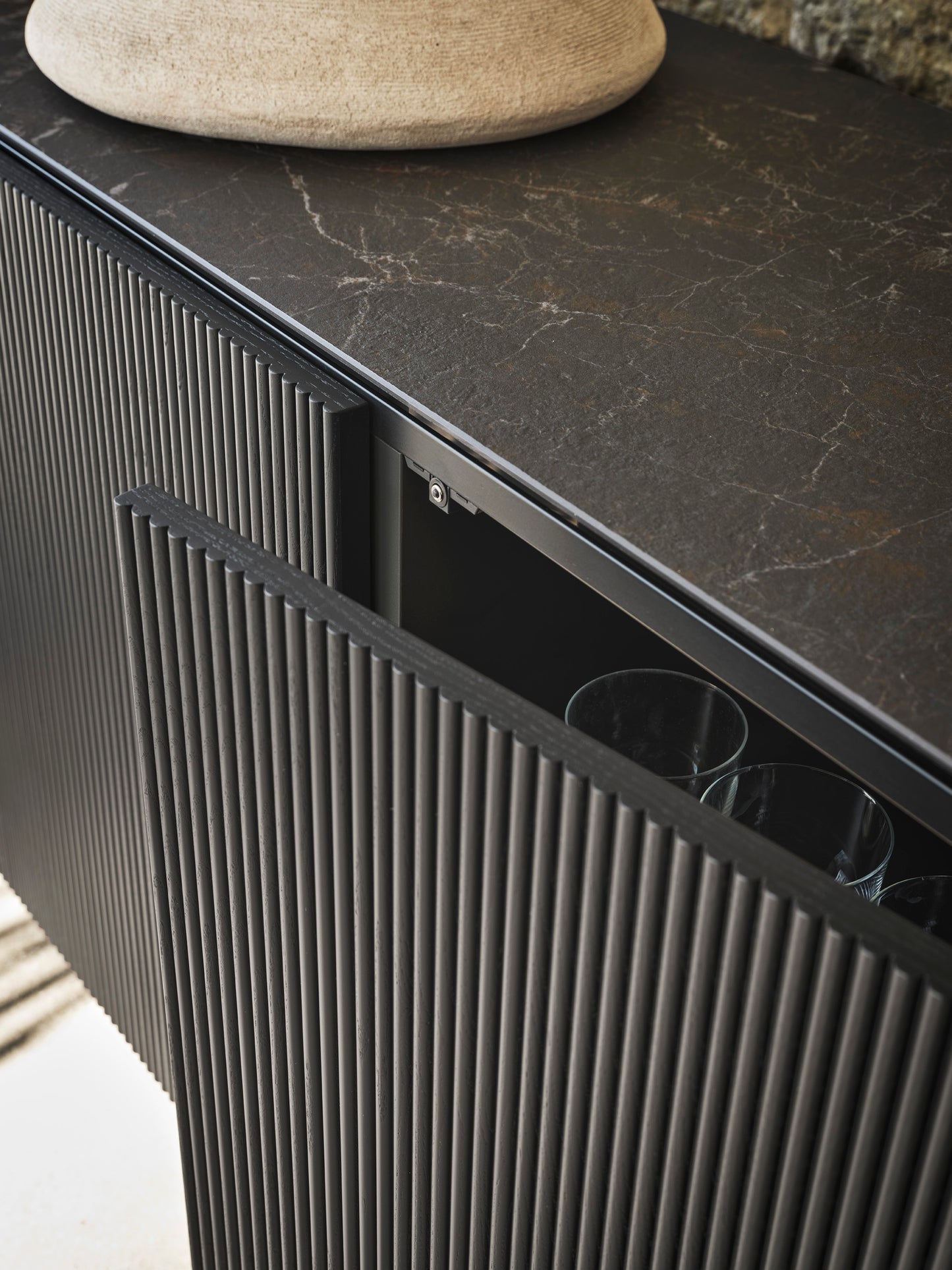 Vertical sjenk Canaletto/ sort spilefronter 181/241 cm