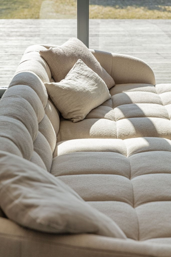 Cube sofa med chaiselounge 272*192 i moderne stue – @HOME Oslo