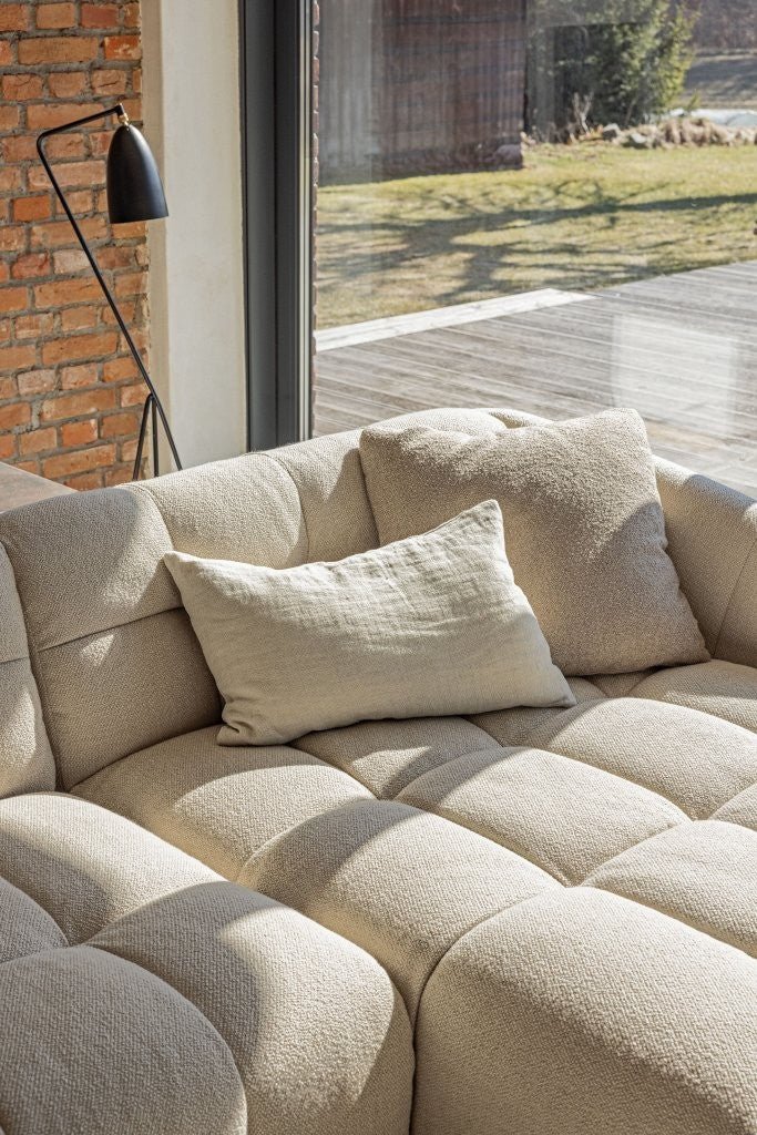 Cube sofa med chaiselounge 272*192 i moderne stue – @HOME Oslo