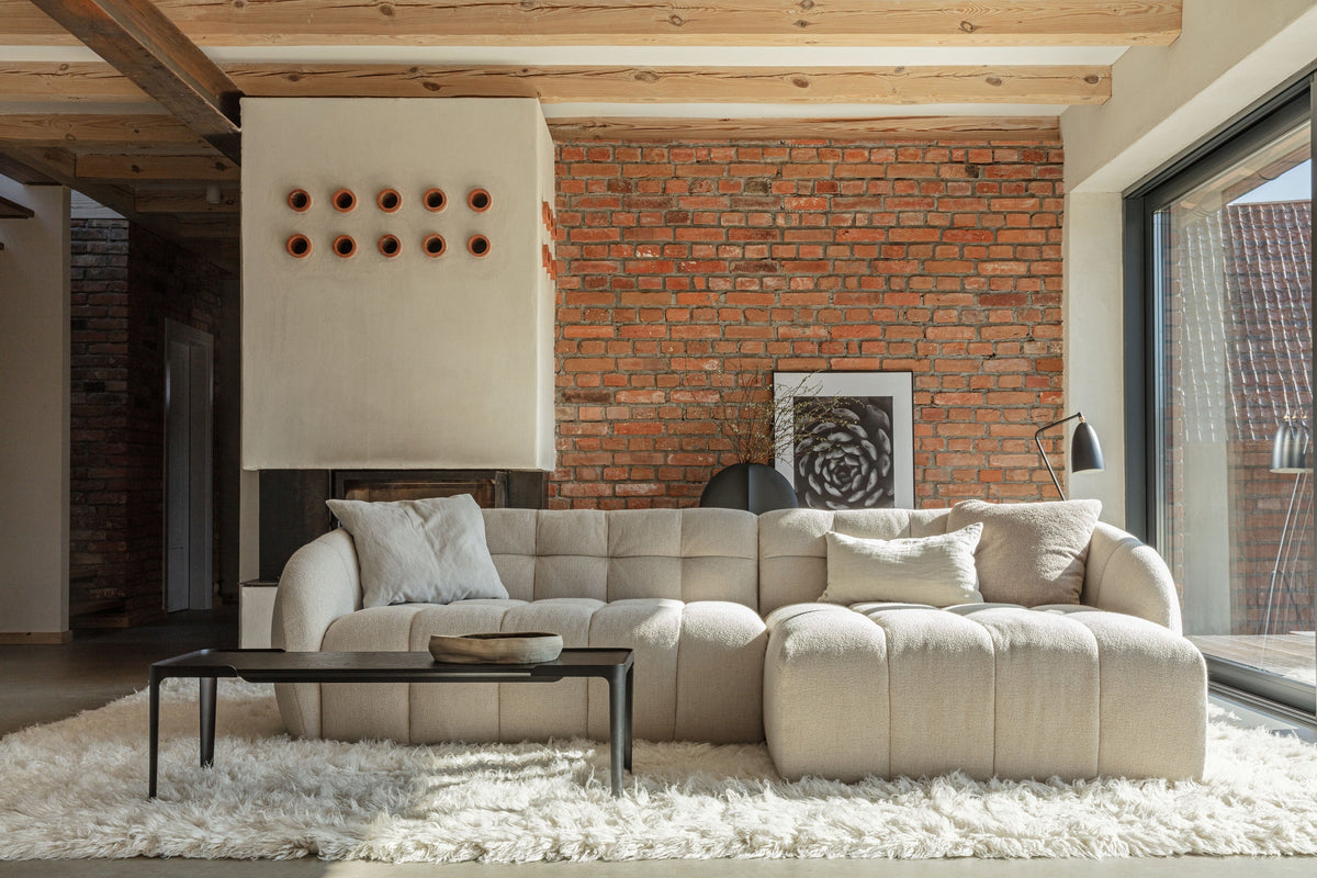 Cube sofa med chaiselounge 272*192 i moderne stue – @HOME Oslo