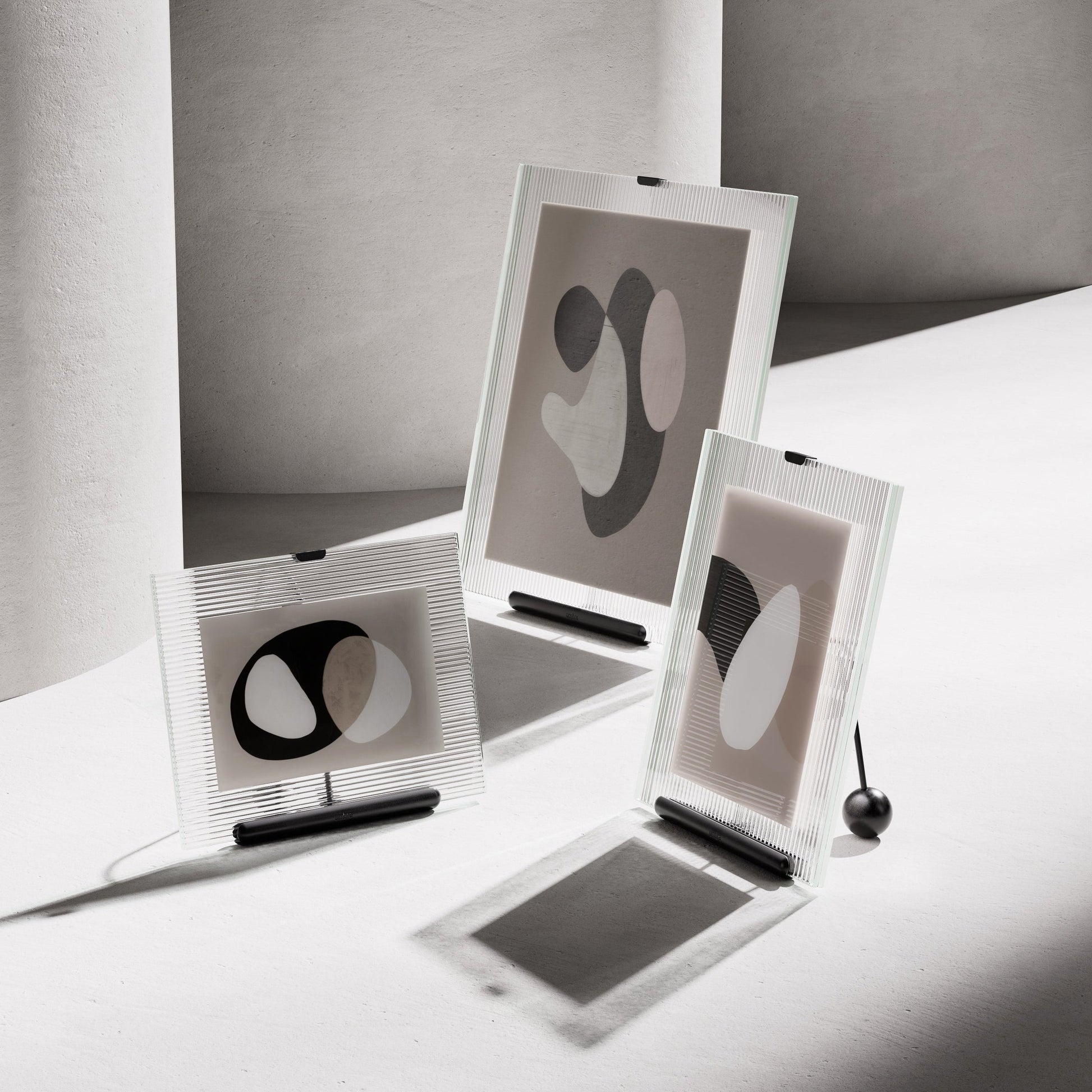 Flute Ramme, 30*26 Krom/sort, en del av kategorien Ramme - At Home Interiør