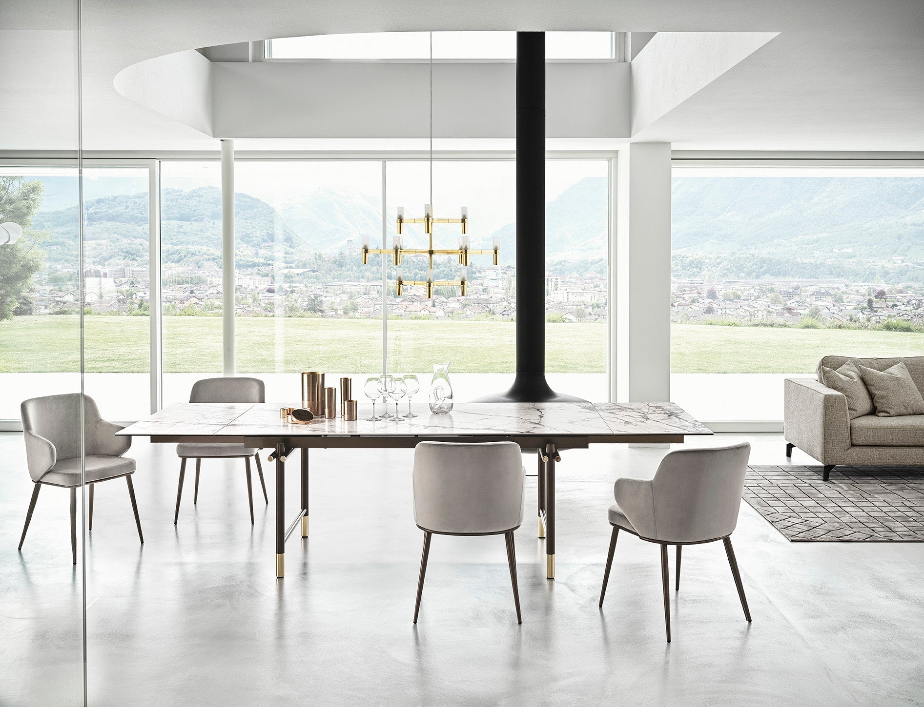 Foyer spisestuestol med arm, metallben, en del av kategorien spisestuestol - At Home Interiør