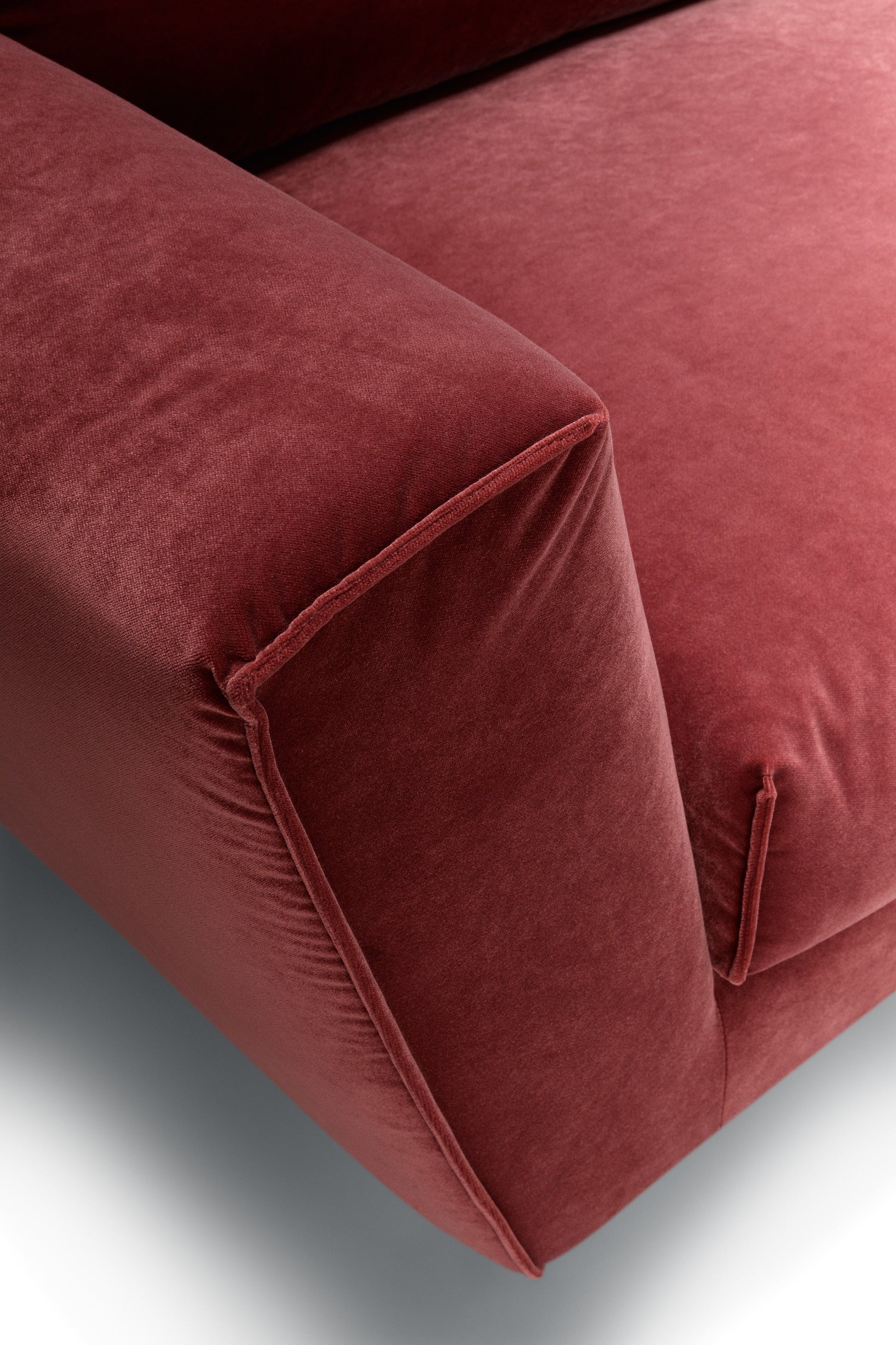 GUSTAV 3XL - seter sofa, flere tekstil valg, en del av kategorien 3 - seter - At Home Interiør