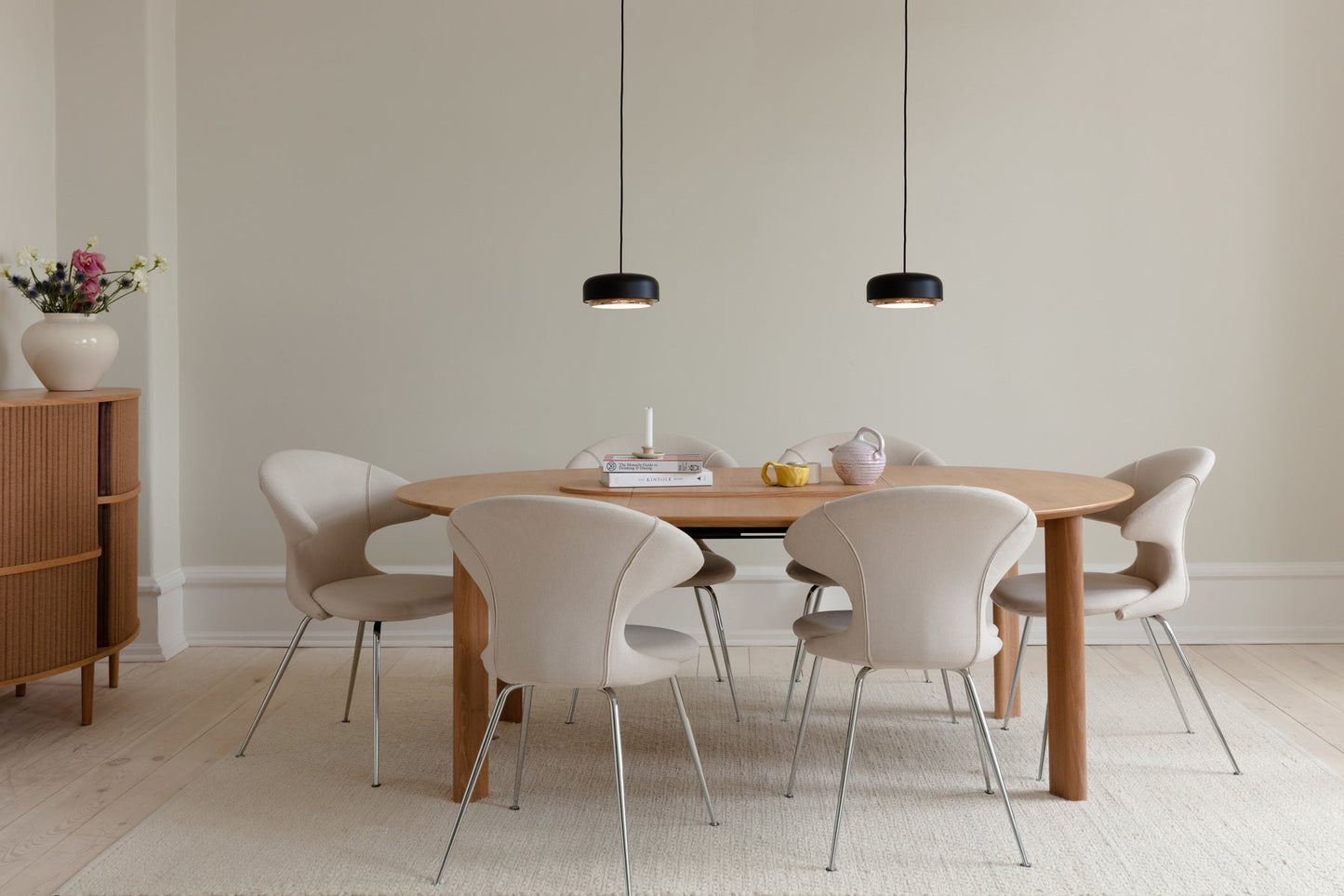 Hazel Pendel Lampe Sort eller Hvit i 2 størrelser, en del av kategorien Taklampe - At Home Interiør