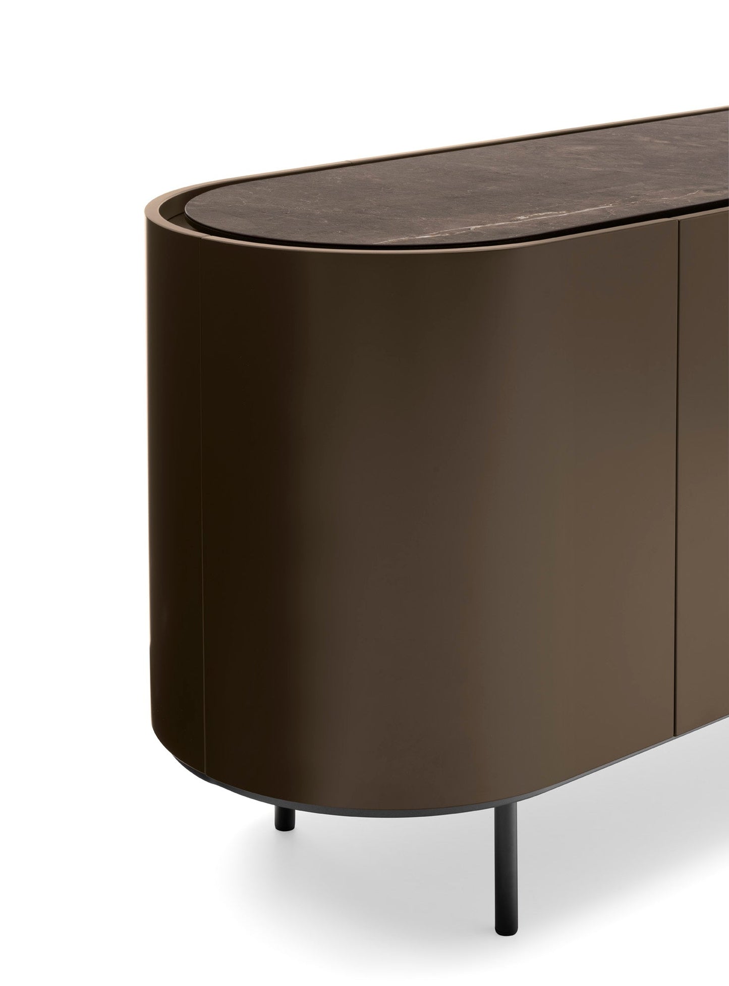 LAKE Skjenk 5 dører 225 cm Bronze i moderne interiør – @HOME Oslo