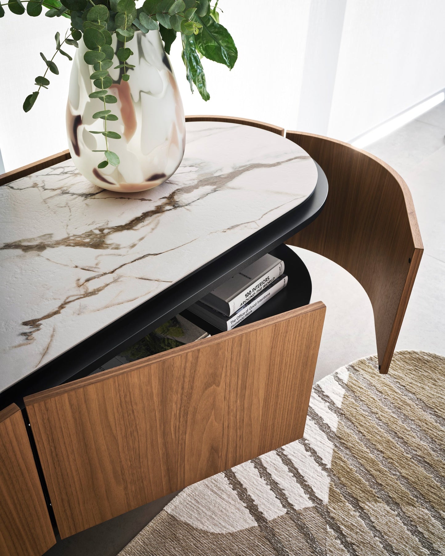 LAKE tvbenk 5 dører 225 cm, en del av kategorien skap - At Home Interiør