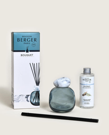 Maison Berger Minéral duftpinner – blå/hvit – gavepakke med duftspreder, refill og pinner