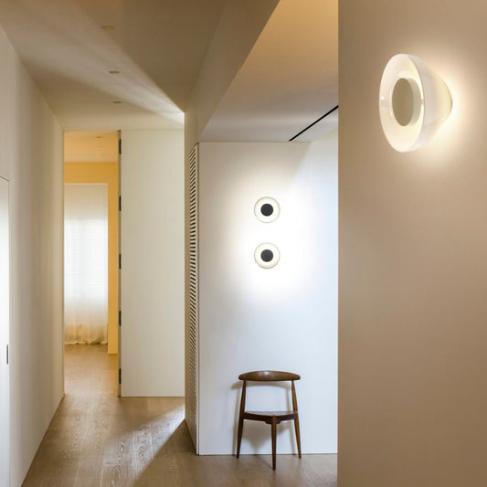 Aura vegglampe i transparent glass – tidløs lampe med skulpturelt uttrykk